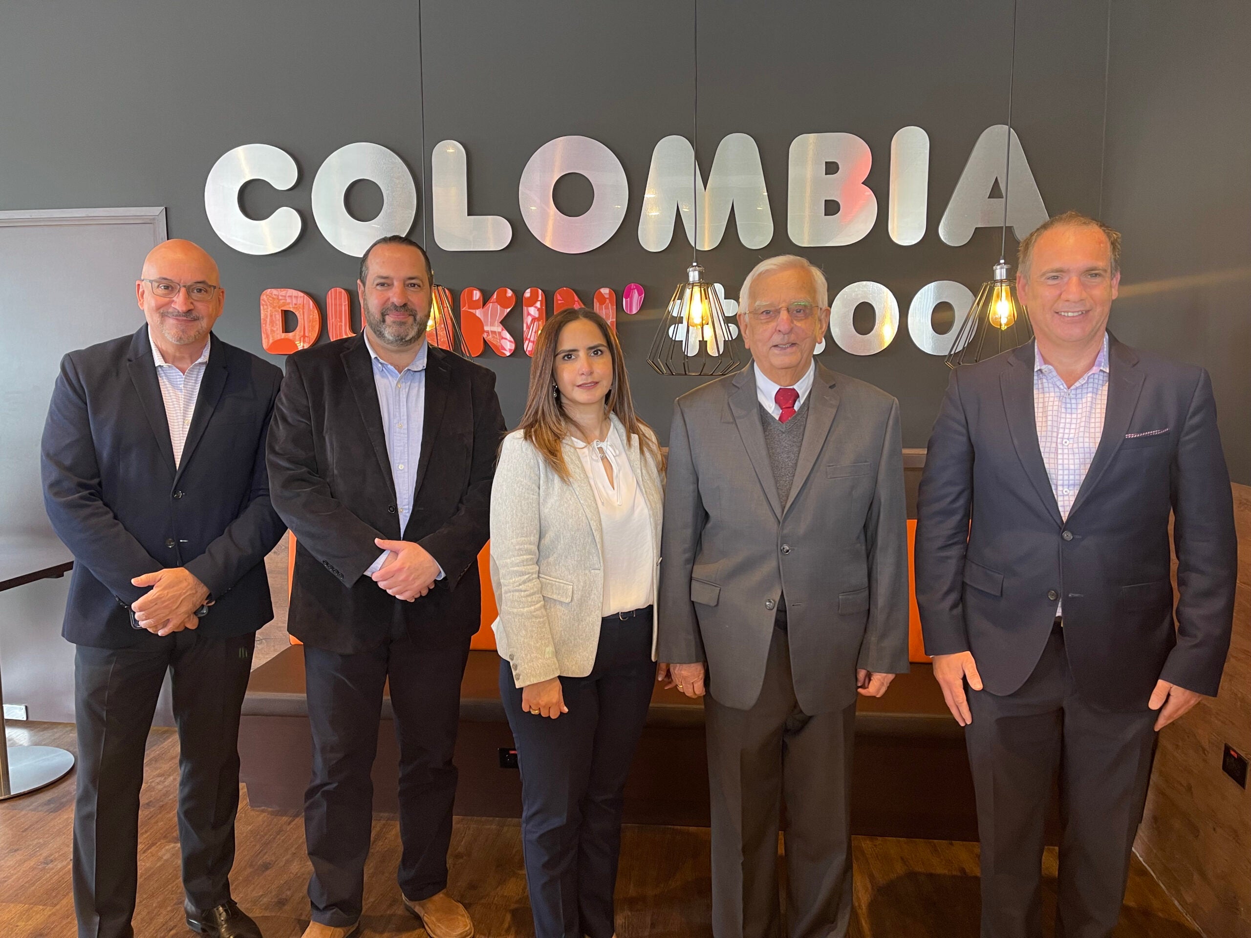 Dunkin’ abre su tienda No. 200